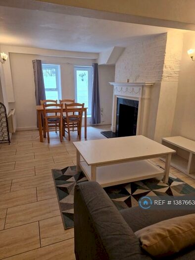 1 Bedroom Flat To Rent In Camden High Street, London, NW1