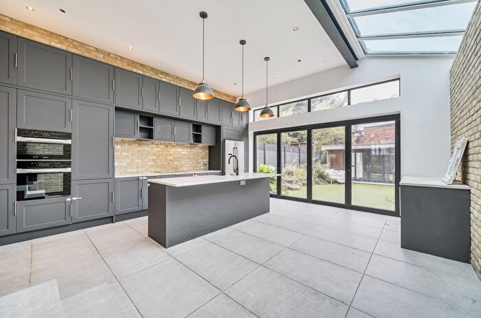 4 Bedroom End Of Terrace House For Sale In Woodfall Avenue, Barnet, EN5