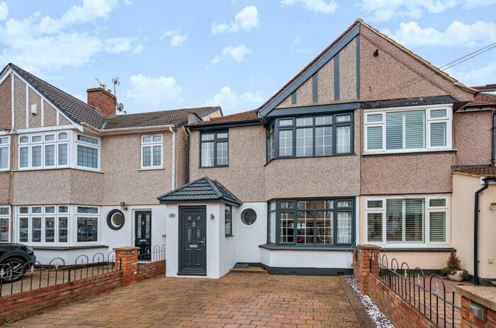 3 Bedroom Semi-Detached House To Rent In Penshurst Avenue Sidcup, DA15