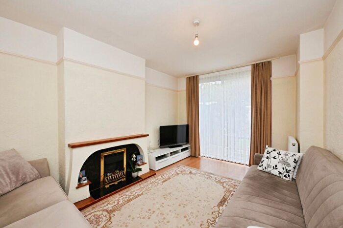 3 Bedroom Terraced House For Sale In Tynemouth Drive, Enfield, EN1