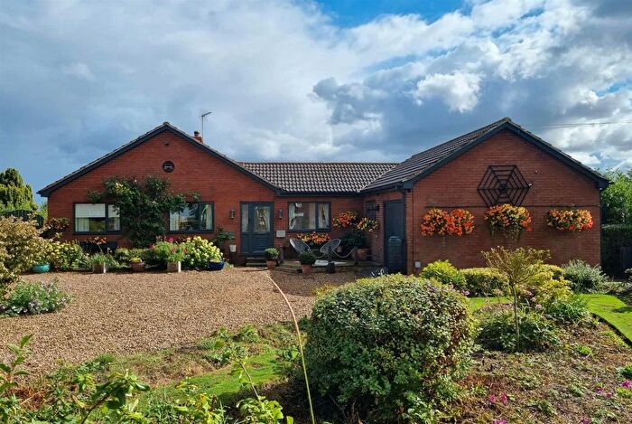 4 Bedroom Detached Bungalow For Sale In Crowle Road, Eastoft, Scunthorpe, DN17