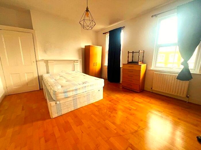 4 Bedroom Maisonette To Rent In The Promenade, Edgware, HA8