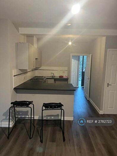 2 Bedroom Flat To Rent In Holme Lane, Sheffield, S6