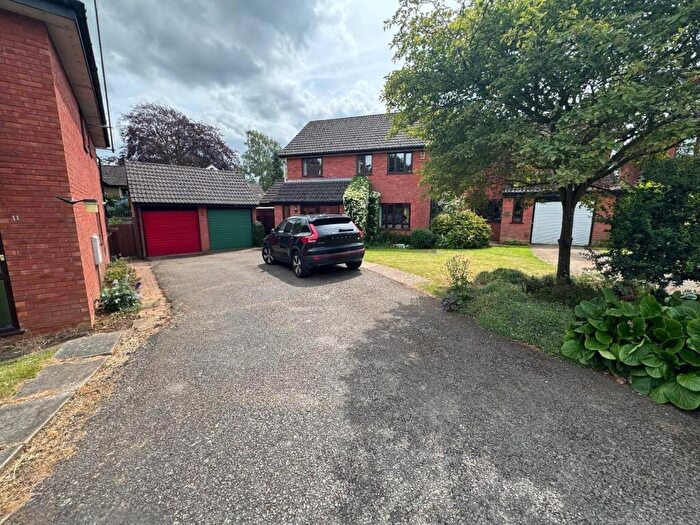 4 Bedroom Detached House For Sale In Berkeley Close, Cliftonville, Northampton, NN1