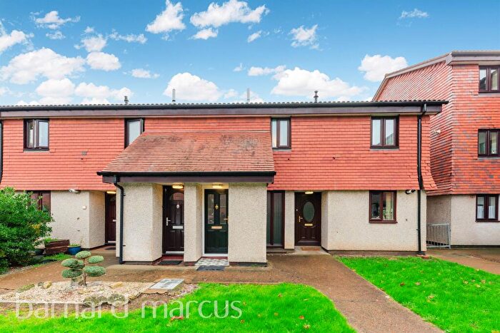 1 Bedroom Flat For Sale In Buttermere Close, Morden, SM4