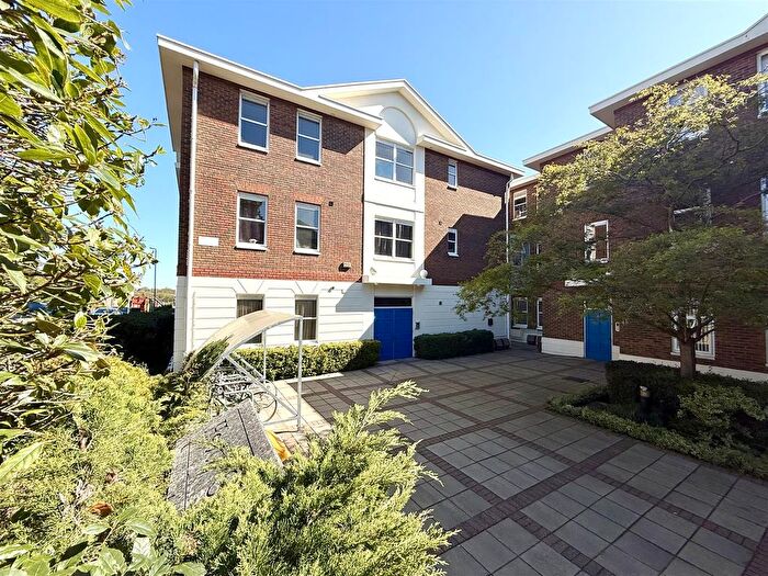 2 Bedroom Flat To Rent In Boltro Road, Haywards Heath, RH16