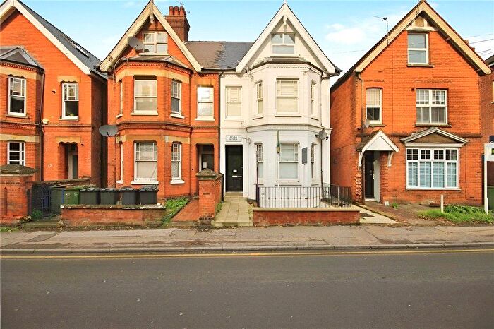 2 Bedroom Flat To Rent In York Road, Guildford, Surrey, Uk, GU1