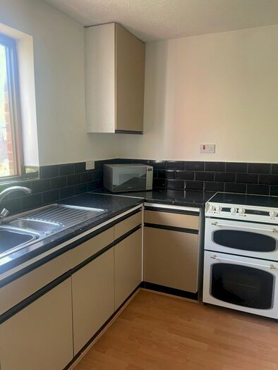 1 Bedroom Flat To Rent In St Nicholas Square, Maritime Quarter, SA1