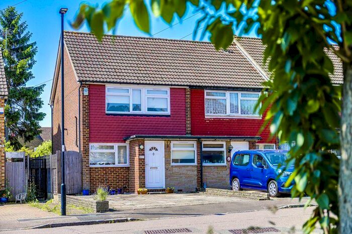 3 Bedroom House To Rent In Youngmans Close, Enfield, EN2