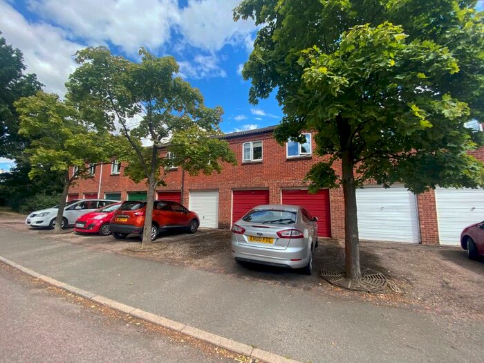 2 Bedroom House To Rent In Exhall Close, Redditch, B98