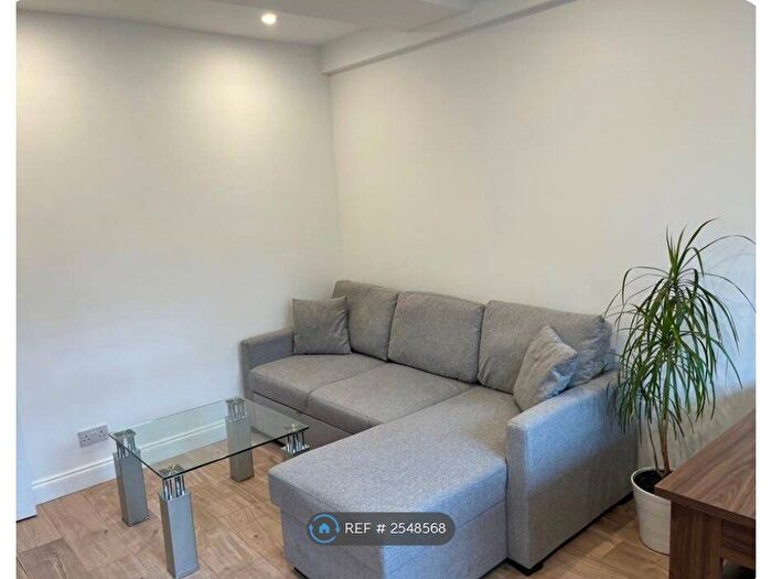 1 Bedroom Flat To Rent In Chesney Court, London, W9