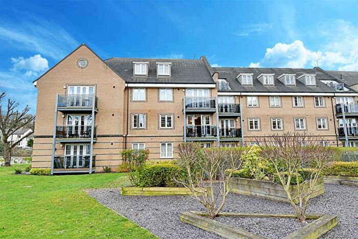 2 Bedroom Flat For Sale In Constables Way, Hertford, SG13
