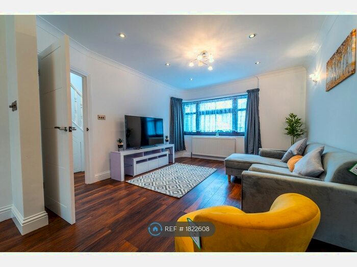 4 Bedroom Semi-Detached House To Rent In Shakespeare Avenue, Hayes, UB4