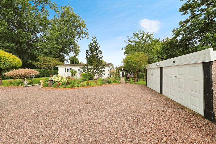 2 Bedroom Mobile/park Home For Sale In Horsebrook Hall Lane, Brewood, Stafford, ST19