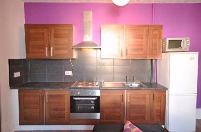 3 Bedroom Terraced House To Rent In Manchester Road, Thornton Lodge, Huddersfield, HD1