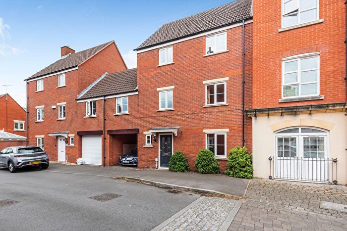 5 Bedroom Terraced House For Sale In Zakopane Road, Haydon End, Swindon, SN25