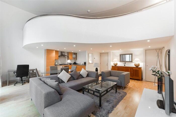 Studio To Rent In Earls Court Square, Earls Court, SW5