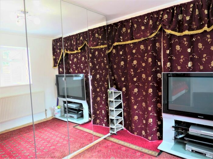 Studio To Rent In Broadlands Close, Enfield, EN3