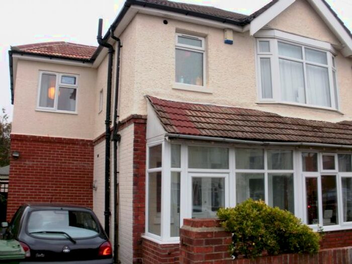 5 Bedroom Semi-Detached House To Rent In Blenheim Gardens, Highfield, Southampton, SO17