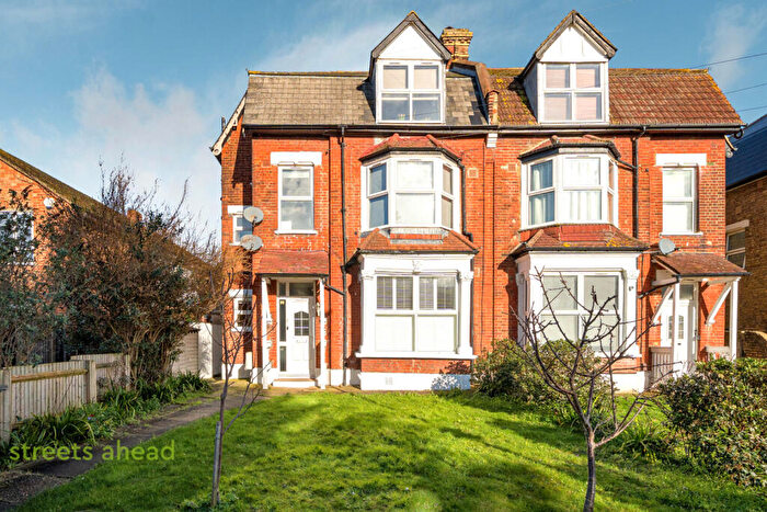 3 Bedroom Apartment For Sale In Enmore Road, London, SE25