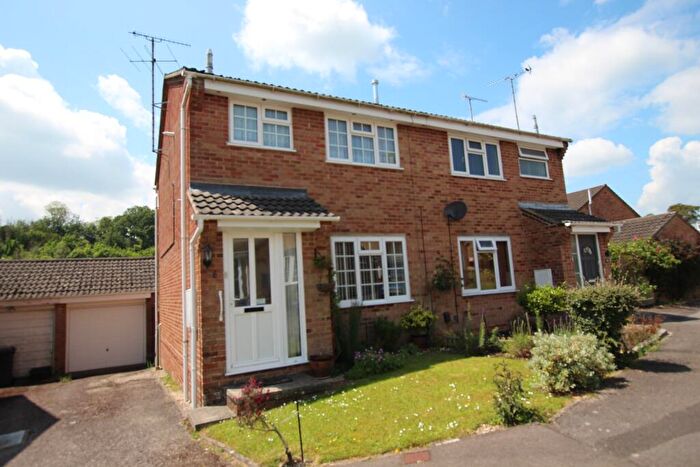 3 Bedroom Semi-Detached House For Sale In Well Copse Copse, Horndean, PO8