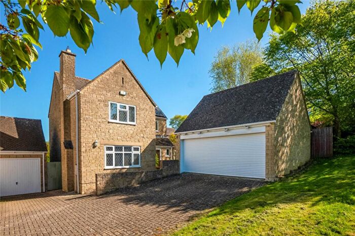 4 Bedroom Detached House For Sale In Wilcox Road, Chipping Norton, Oxfordshire, OX7