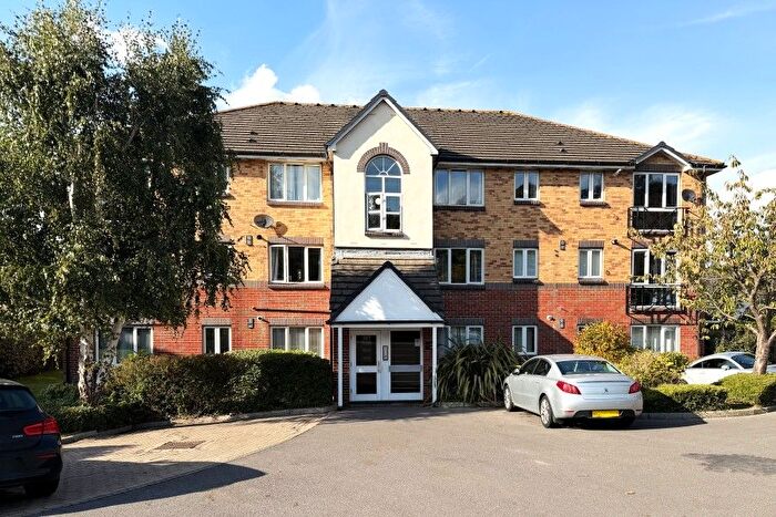 2 Bedroom Flat To Rent In Weybridge, Surrey, KT13