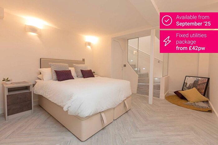 1 Bedroom Flat To Rent In Byrom Street, Old Trafford, Manchester, M3