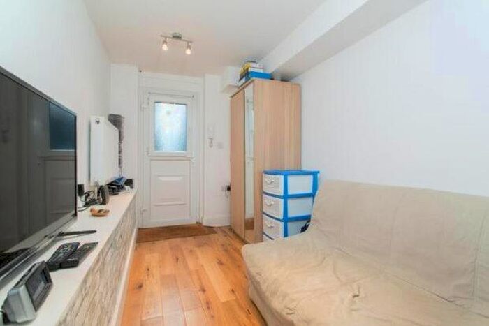 Studio To Rent In Beehive Place, London, SW9