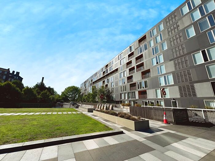 2 Bedroom Flat To Rent In Saxton, The Avenue, Leeds, West Yorkshire, LS9