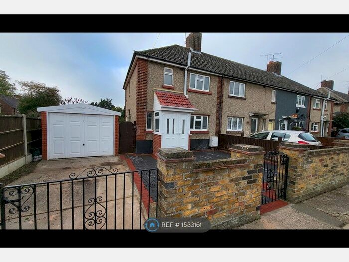 3 Bedroom End Of Terrace House To Rent In Christy Avenue, Chelmsford, CM1