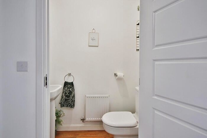 2 Bedroom Terraced House For Sale In Richmond Lane, Kingswood, HU7