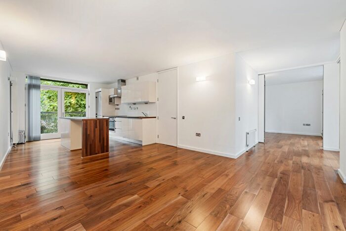 2 Bedroom Flat To Rent In School Square, Greenwich, SE10