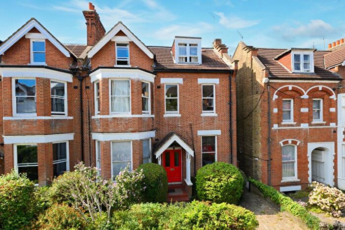 2 Bedroom Apartment To Rent In Claremont Gardens, Surbiton, KT6