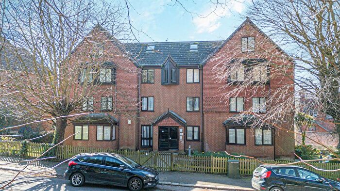 2 Bedroom Flat For Sale In De Cham Road, St. Leonards-On-Sea, TN37
