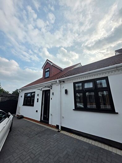 2 Bedroom Bungalow To Rent In Holmwood Road, Ilford, IG3