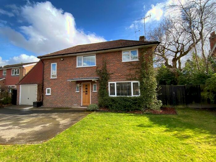 3 Bedroom Detached House To Rent In Woking, GU21