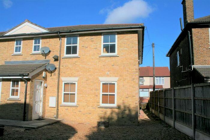 2 Bedroom Flat To Rent In Clydesdale Road, Hornchurch, RM11