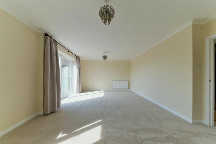 2 Bedroom Flat To Rent In Melton House, Worple Road, Wimbledon, SW19