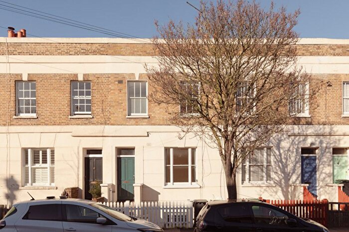 2 Bedroom Maisonette For Sale In Hatcham Park Road, New Cross, SE14