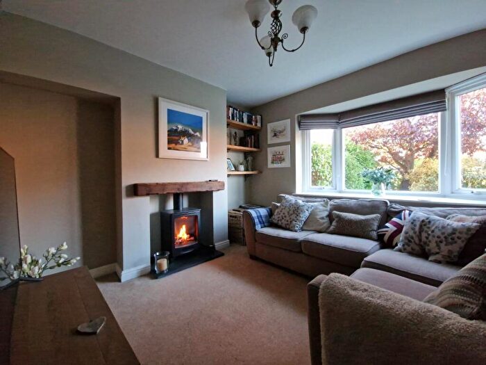 3 Bedroom End Of Terrace House For Sale In Grange Avenue, Tadcaster, LS24