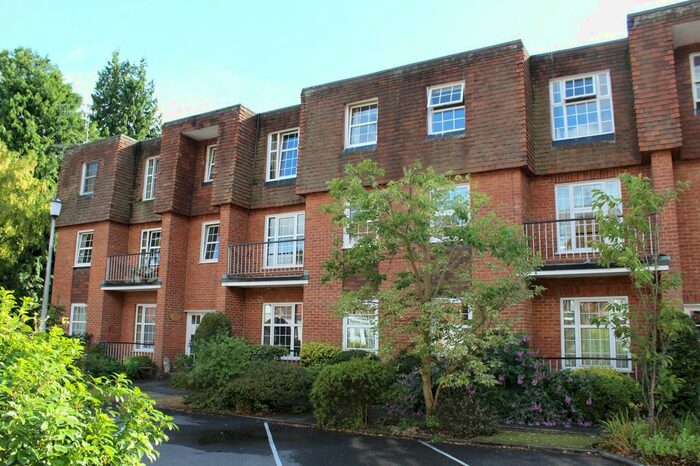 2 Bedroom Flat To Rent In Northfield Close, Northfield End, Henley-On-Thames, Oxfordshire, RG9