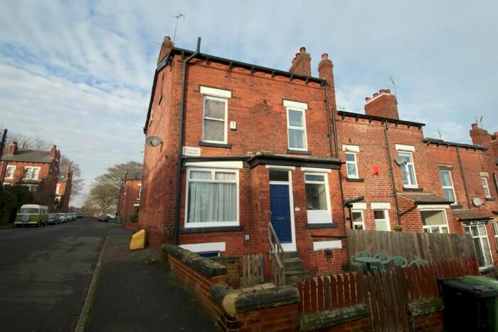 2 Bedroom End Of Terrace House To Rent In Pasture Terrace, Leeds, LS7
