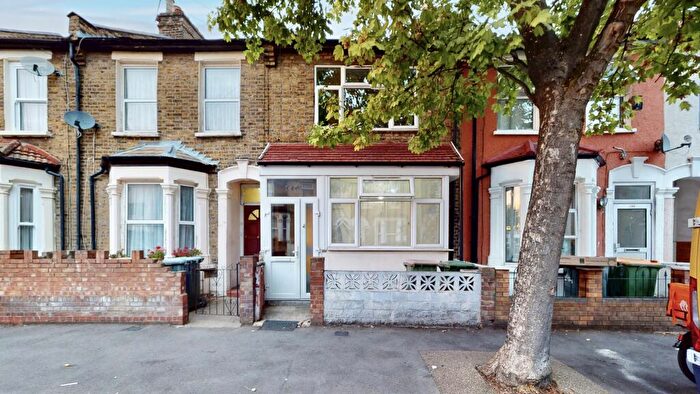 3 Bedroom House For Sale In Corporation Street, London, E15