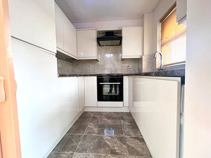 2 Bedroom Flat To Rent In Cuthberga Close, Barking, IG11