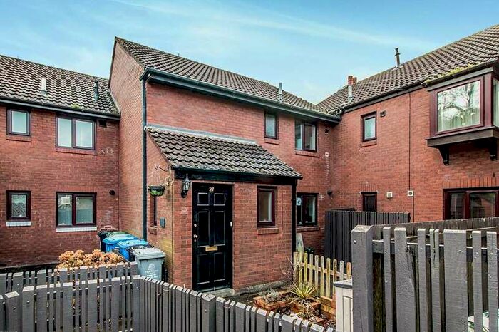 1 Bedroom Apartment To Rent In Larch Close, Manchester, M23