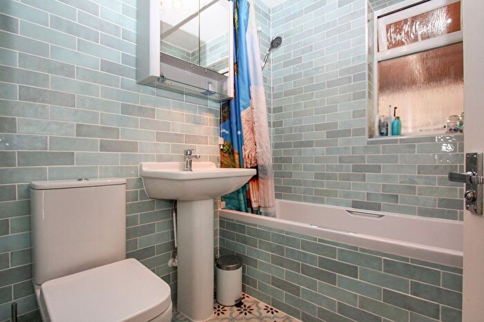 2 Bedroom Bungalow For Sale In Islay Crescent, Highworth, SN6