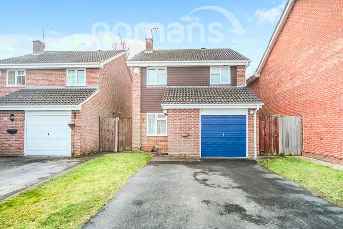 3 Bedroom Detached House To Rent In Eynsham Close, Woodley, RG5