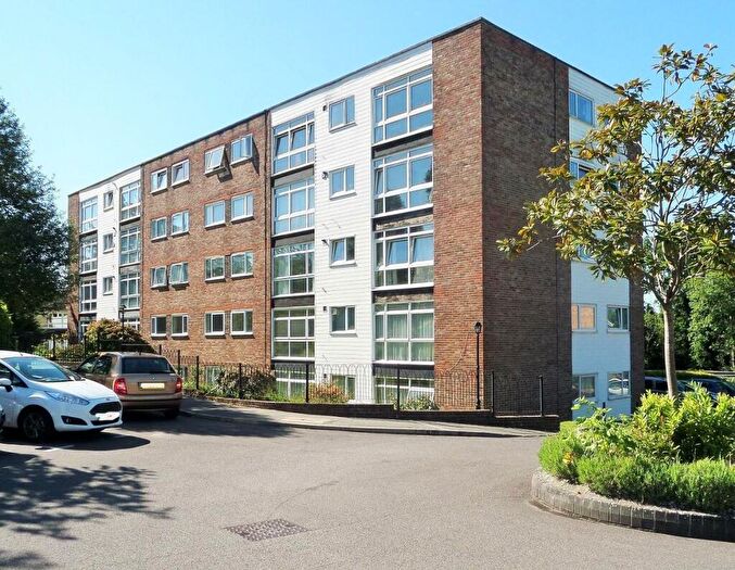 2 Bedroom Flat To Rent In Winnals Park, Haywards Heath, RH16