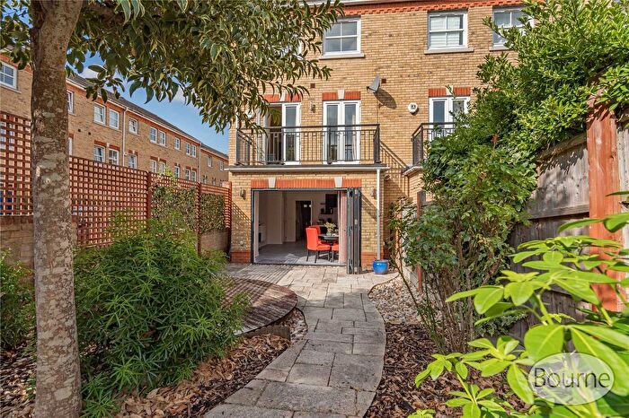 4 Bedroom End Of Terrace House For Sale In Florence Way, Knaphill, Woking, Surrey, GU21